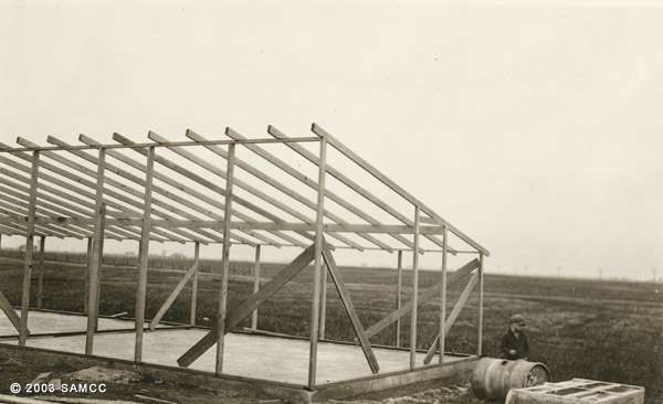 [Construction of poultry house]